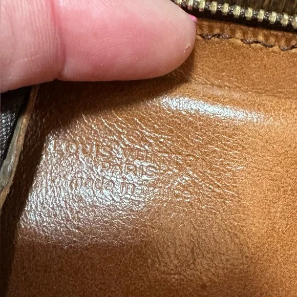 Louis Vuitton Vintage Danube with newer LV strap - Picture 3 of 16